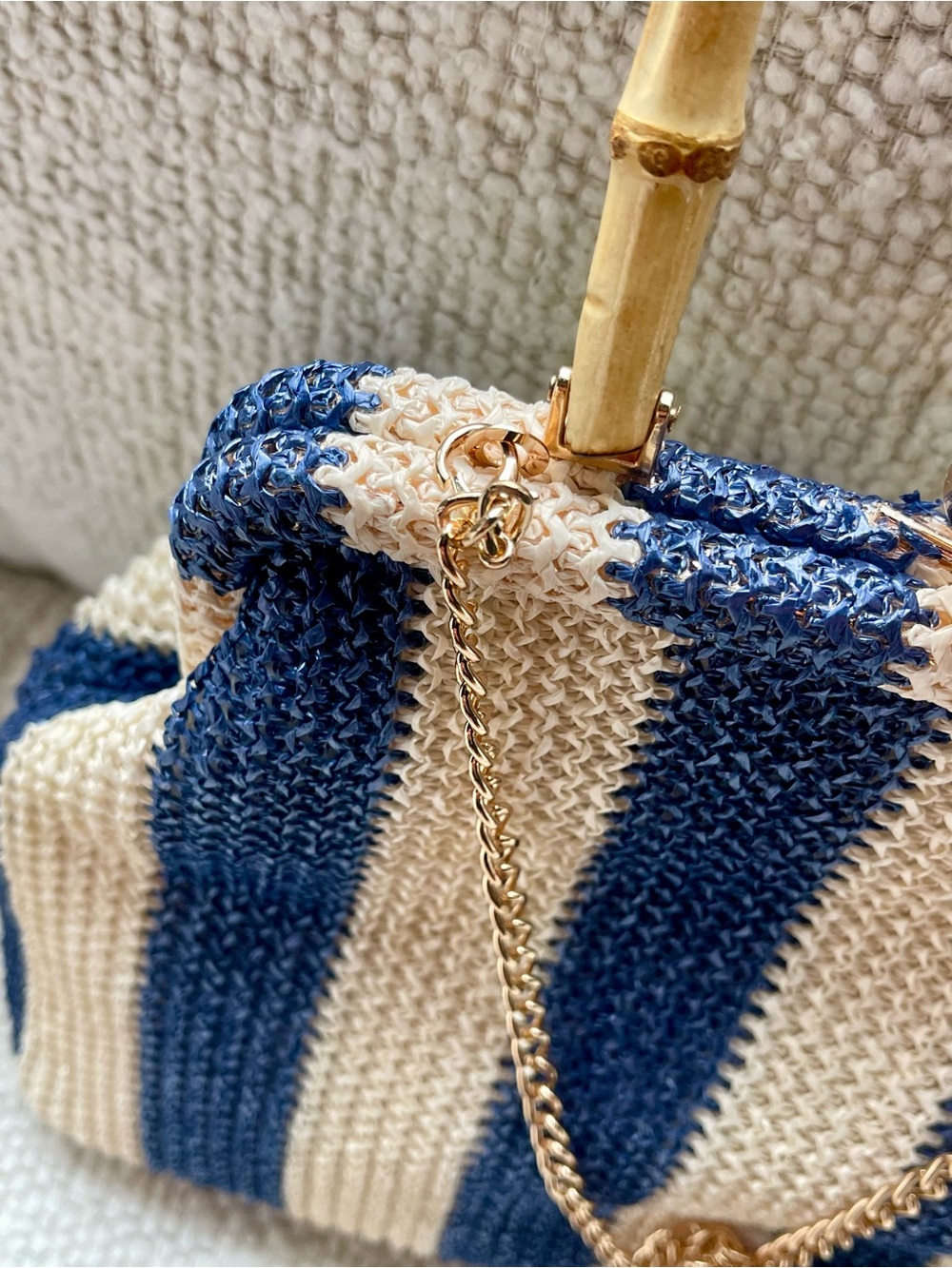 Tommy Bahama Straw Framed Bag Blue/Cream with Bamboo Handle  Gold KISS Lock - Picture 4 of 14